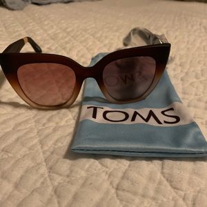 Toms Sydney matte ombré sunglasses.